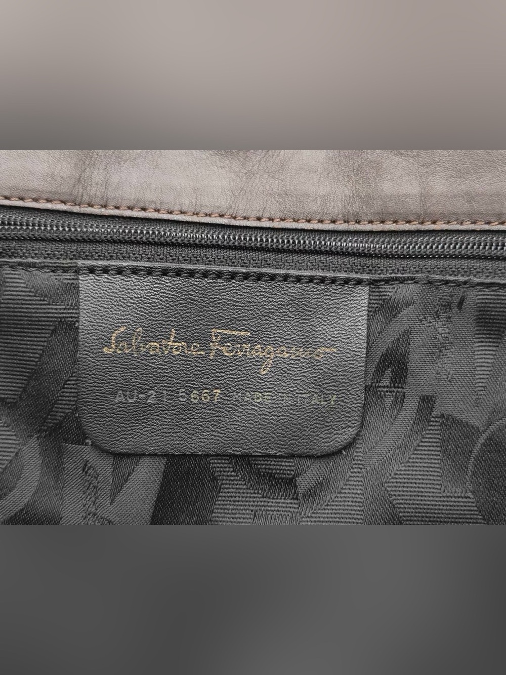 Salvatore Ferragamo Black Shoulder Bag with Gold Chain Strap - Picture 2 of 7